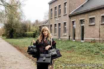 Stefanie (33) ruilt job als architect in om Delvaux handtassen tweede leven te geven: “Ik kan de bestellingen niet meer volgen”