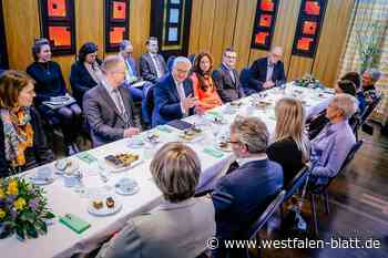 Kontroverse Themen: Steinmeier hört zu bei Kaffee und Kuchen