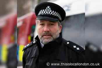 Islington Met officer has arrested 3 burglars while on leave