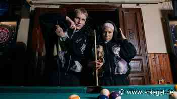 Brutalismus 3000: Die Generation Z entdeckt Technomusik wieder