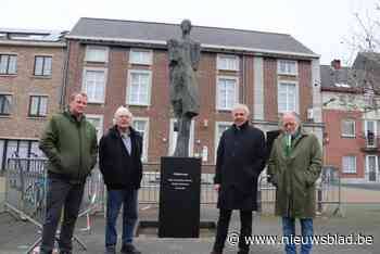 ‘Kruidenvrouw’ van 2 meter op Herkse Markt