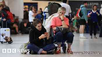 Flight chaos made worse by engineer delay