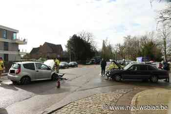 Twee gewonden bij frontale botsing