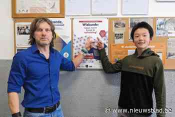 Hij is eigenlijk te jong om deel te nemen, maar toch staat Chong (13) als jongste finalist in de Junior Wiskunde Olympiade