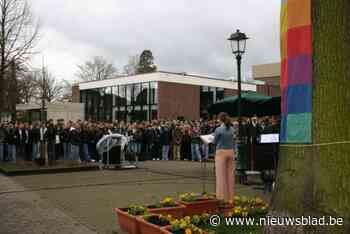 Dodenherdenking Sint-Victor brengt scholieren samen bij oude eik Vicske