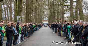 Ondernemer, trainer en zelfs BN’er: groots afscheid van doodgeschoten Peter (44) met erehaag