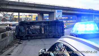 Stau nach Unfall im Blaubeurer-Tor-Ring: Transporter kippt um