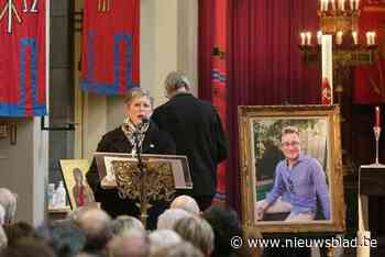 Muisstille kerk tijdens afscheid van zoon van begrafenisondernemers Gérault (28)