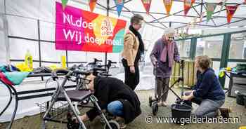 Rollators poetsen om te leren omgaan met je smetvrees: ‘Fantastisch dat ze dit durven’