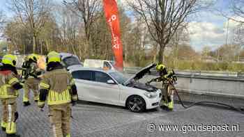 Motor van auto vliegt in brand na autorit