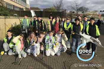 Leerlingen ’t Molenholleke houden buurt proper