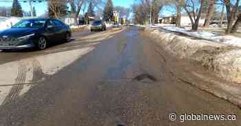 Potholes coming into bloom as Saskatoon faces freeze/thaw cycles