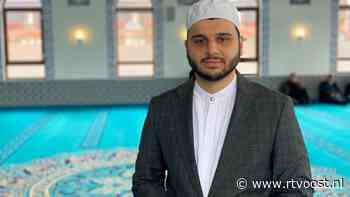 Isa Seker (20) preekt tijdens de ramadan in Deventer Centrum Moskee: "Ik wil mensen helpen"