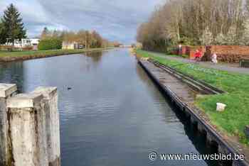 Fietser (23) overleden nadat hij in ijskoude water van kanaal in Hofstade valt