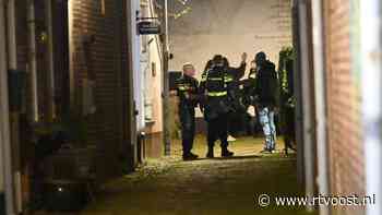 112 Nieuws: Arrestatieteam valt woning binnen in Almelo