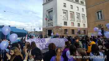 Disturbi del comportamento alimentare, studenti in piazza contro il governo: "Fondi tagliati"