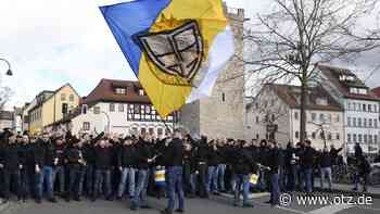 Fans des FC Carl Zeiss Jena ziehen zum Stadion
