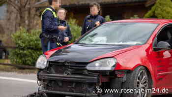 Kreuzungs-Unfall bei Chieming: Vorfahrtsverstoß endet mutmaßlich mit Totalschaden
