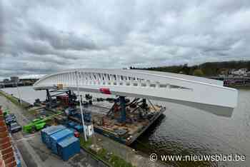 Nieuwe brug van 1.100 ton ligt klaar om zondag de oevers van het Albertkanaal opnieuw te verbinden