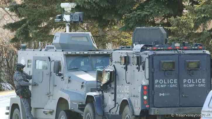 Despite hours of negotiations, armed man killed by police in eastend Calgary standoff