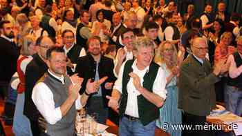 Jubelnde Starkbierfestgäste – Bruder Barnabas watscht Politiker ab