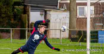 Zes tegengoals, maar toch zes punten op één middag: doelman Dick (17) maakt overuren bij DFS