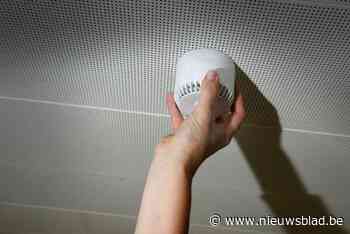 Poef naast elektrische verwarming vat vuur: “Het nut van rookmelders nog maar eens bewezen”