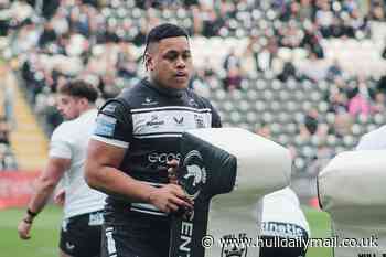 Hull FC coach Tony Smith reacts to Franklin Pele sin bin and Jayden Okunbor sub call