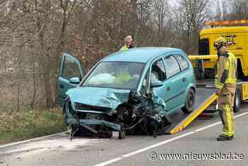 Drie personen gewond bij frontale botsing in Ranst