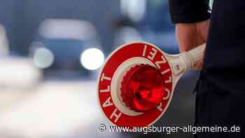 Mann ist unter dem Einfluss von Alkohol und Drogen unterwegs