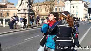 Così Ultima Generazione ha tentato di bloccare la Maratona di Roma | VIDEO