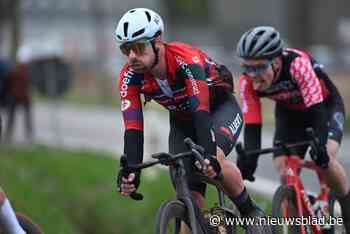 Podiumplaats voor Niels De Rooze in Houtem