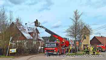 Einsatzkräfte räumen die Altburger Steige: Feuerwehreinsatz dauert 12 Stunden