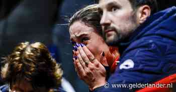 Suzanne Schulting in tranen naar ziekenhuis na tumultueuze WK-finale 1000 meter: ‘Heb ongelooflijk veel pijn’