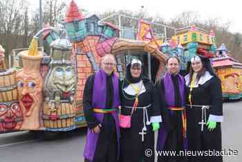 Beringse Pintevegers in vrome outfit in Diestse stoet