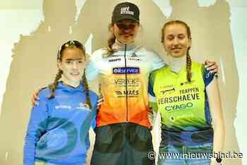 Tuur Lemmens wint triatlon in Poperinge, Emma Cottenie haalt het bij de vrouwen: “Mooi begin in nieuwe clubkleuren”