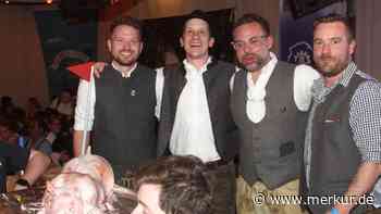 Rockmusik, Muskelspiel, rotes Ballkleid