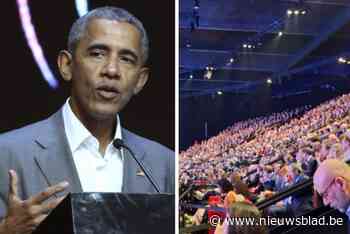 Vol Studio 100 Pop-Up Theater luistert naar lezing van Obama: “Gelukkig waren er nog geen smartphones toen ik jong was. Ik was bijna een bad boy”