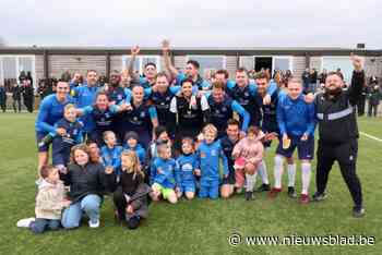 Andy Vandenbussche (38) verovert met FC Dadizele eerste titel als trainer: “Veel kwaliteit, maar ook een hecht collectief”