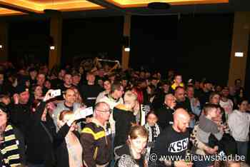 Meer dan duizend Lokerse voetbalfans vieren promotie naar profliga: “Wij zijn terug!”