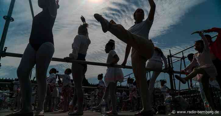 Berliner Primaballerina gibt Massen-Ballettstunde in Mexiko