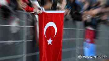 Skandal in türkischer Liga: Trabzonspor-Fans machen Jagd auf Fenerbahce-Profis