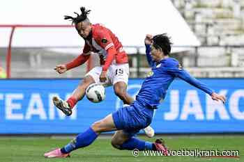 🎥 Machida kop van jut bij Antwerppubliek nadat hij bal opzettelijk op tegenstander trapt