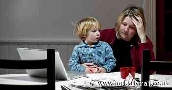 How many people claim Universal Credit in Hull and East Yorkshire as 'single mums caught in poverty trap'
