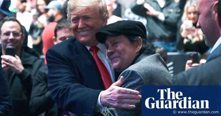 Boxing great Roberto Durán receiving medical care for heart problem