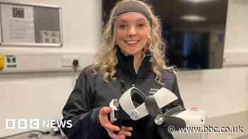 Student paramedics learn to tackle home births via VR