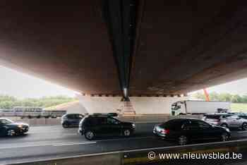 Hinder op Ring ter hoogte van nieuwe brug Henneaulaan: “Middenberm wordt hersteld”