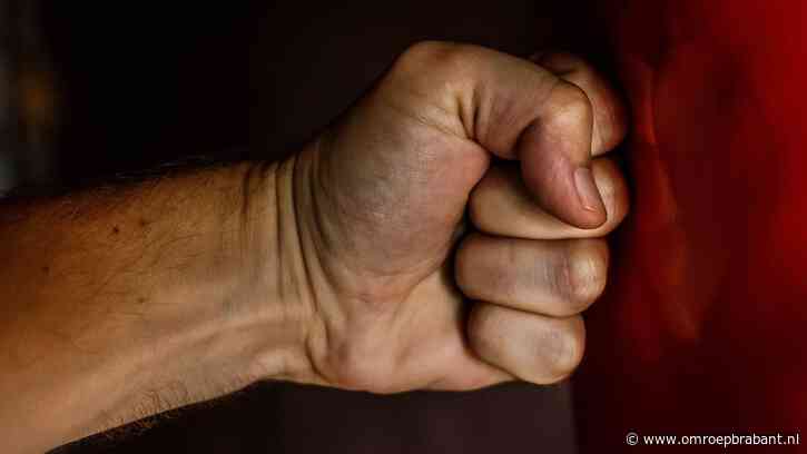 Marechaussee mishandelt collega's na avond stappen: 100 uur werkstraf