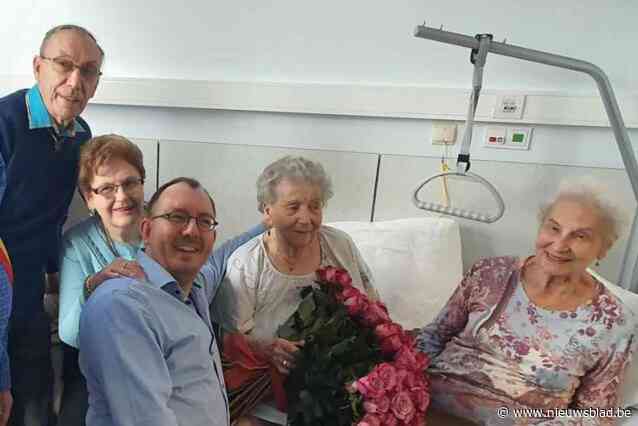 Margareta blaast honderd kaarsjes uit