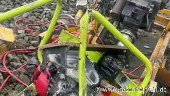 Zug kollidiert mit Baumaschine: auf der Strecke zwischen Wien - München